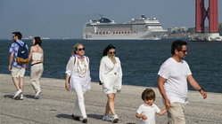 Cruise tipping charges are 'out of control,' say passengers as companies tout 'exceptional service' Education Perth