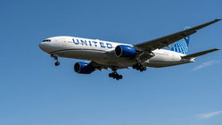 United flight from Chicago makes emergency landing after passenger's 'multiple attempts' to breach cockpit Education Perth